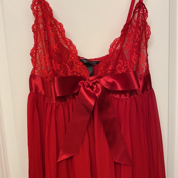 Victoria's Secret - Picture 3 of 9